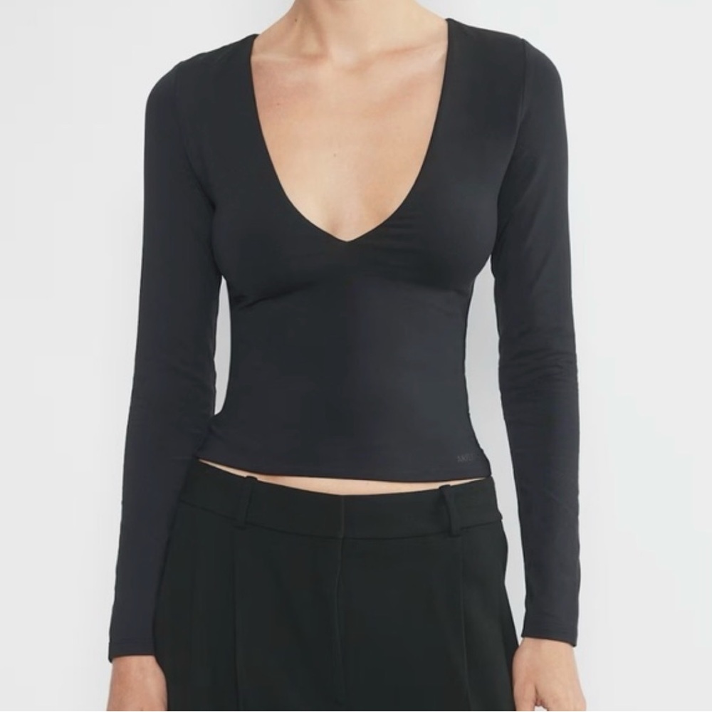 Aritzia Black Deep V-Neck Crop Top